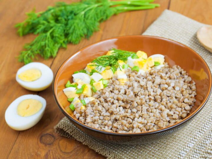 Trigo sarraceno con huevos